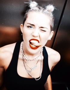 Майли отблизо: Топ 20 Instagram снимки на Miley Cyrus - 1