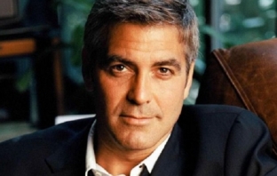 Джордж Клуни катастрофира с мотор