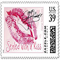 Gene Simmons от Kiss раздава целувки за Св. Валентин