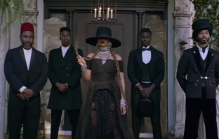 Български дизайнери облякоха Beyonce в новия й клип Formation