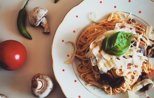 Спагети с печурки и домати
