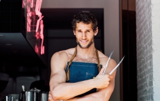 Запознайте се с Франко Нориега – най-сексапилния гол готвач в света
