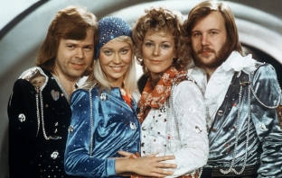 ABBA се завръщат на сцената като холограми