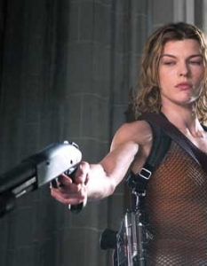 Resident Evil (2002)
  
Resident Evil е най-успешната игрална поредица, пренесена на голям екран (в момента се снима четвърта серия) и въпреки че няма достатъчно допирни точки с култовите игри, без съмнение се радва на достатъчна популярност. Първата серия, както често се случва, е най-добрата. Тя предлага приличен екшън, нелоша атмосфера и доста силен и изтъкан от чувство за обреченост финал. Освен това Мила Йовович има няколко голи сцени, което винаги е добре. Друг е въпросът, че в конкретния случай геймингът е изпреварил киното с няколко обиколки, защото последният за момента, пети Resident Evil, който си изиграл на любимата си конзолна платформа, предлага кинематографизъм и режисура, които слагат в малкото си джобче този филм (че и повечето актуални екшъни от кино афиша).
