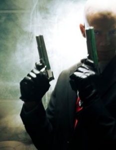  Hitman (2007)  

Известен най-вече с факта, че е сниман в България и покрай финалната схватка взривяват купола на Александър Невски. Въпреки безкрайно лошия избор на Тимъти Олифант, който трябва да изиграе безмилостния, безчувствен и очарователно плешив наемен убиец от игрите, филмът всъщност става и предлага стилизиран екшън от френската школа. Бонус за българите е възможността да разпознават със смях известните столични локации, из които са направени снимките, а геймърите ще се радват на няколко кадъра, пресъздаващи едно към едно най-популярните артове към играта. 

