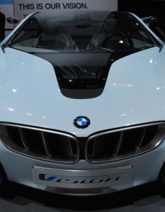 BMW Vision EfficientDynamics Concept



Концептуалният модел на BMW съчетава в себе си характеристиките на спортна и едновременно с това екологична кола. Стъклен покрив, дизайн "батмобил", турбодизелов и електрически двигатели, максимална скорост до 250 км/ч  и ускорение до 100 за 4,8 секунди - това определено е машина-мечта за всеки маниак на високите скорости.  Капацитетът на автомобила е 356 к.с., а водачът може сам да избира на кой двигател да заложи (защо не и на двата едновременно). Разходът на гориво е ... 3,7 литра на 100 км. А и да не забравим:  зареждането на литиево-йонните батерии отнема от 45 минути до максимум 2 часа...

Снимка:  Оhgizmo
