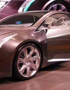 Cadillac Converj Concept


Четириместният автомобил е оборудван с 16-киловатчасови литиево йонни батерии (220 общ брой), електромотор и четирицилиндров ДВГ, който да генерира електричеството.  Батериите се зареждат за по-малко от три часа, като след това изминава до 65 километра без гориво. Максималната му скорост е 161 километра, а за съжаление от Кадилак все още не са потвърдили серийното му производство.Снимка:  Оhgizmo

