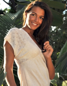 23-годишната представителка на Гибралтар - Каяне Алдорино (Kaiane  Aldorino), бе избрана за най-красивата жена в света за 2009 година. "Мис  Гибралтар 2009" получи скъпоценната корона от миналогодишната носителка  на титлата - рускинята Ксения Сухинова. Каяне Алдорино бе избрана за  "Мис Свят 2009" измежду общо 112 красавици от цялото земно кълбо, сред  които бе и родната представителка - "Мис България 2009" Антония Петрова,  която обаче не успя да се класира дори сред 16-те полуфиналистки. Първа  подгласничка на победителката от Гибралтар стана "Мис Мексико" Перла  Белтран (Perla Beltran), а на трето място се класира "Мис Южна Африка"  Татум Кешвар (Tatum Keshwar). За седми път в историята на конкурса,  финалът на "Мис Свят 2009" се проведе в Йоханесбург, Южна Африка.  Двучасовата бляскава церемония на 12 декември 2009 година, която  представи традициите и културното богатство на страната, струваше на  организаторите близо 12 милиона долара.