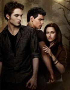  The Twilight Saga: New Moon  

Любов, мелодрама, мистицизъм, фантастични същества, телепатия, секс, привличане, отблъскване, гняв, страх, объркване, желание, емоции. 

Всичко това - в апетитна опаковка, с много пиар. Много ясно, че ни предстоят още няколко години от същото. То просто е обречено на успех. 

Виж ревю >> 

