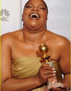 Моник още не може да повярва, че току що е спечелила "Златен глобус".. 
Снимка: Celebrity-gossip