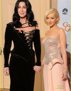 Две големи поп звезди ръка за ръка - Шер и Кристина Агилера.. 
Снимка: Celebrity-gossip