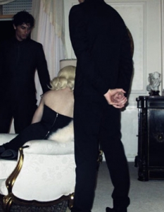 Снимка: Стивън Клайн за W Magazine


Още от W Magazine: 
Риана - гола и секси >>    
Култовата еротична сесия на Дейвид и Виктория Бекъм >>  