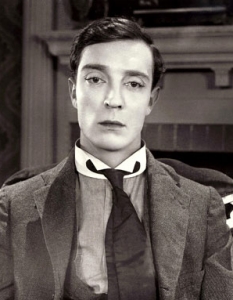  Бъстър Кийтън

Филм: Sherlock Holmes Jr.(1924)  

Къде: Врат
 
Как: Още през далечната 1924 година, звездата Бъстър Кийтън се наранява по време на снимките на собствения си филм "Шерлок Холмс Джуниър", като счупва врата си. Любопитното обаче е съвсем друго - травмата очевидно не е била чак толкова сериозно, тъй като така и не разбрал за фрактурата. 

Открива я съвсем случайно, десет години по-късно, при медицински преглед за съвсем други оплаквания. Това в крайна сметка дало отговор и на въпроса му защо в последните години ненадейно започнал да страда от хронично главоболие. Колкото до филма, той и до днес е считан за един от най-добрите в историята на нямото кино.
