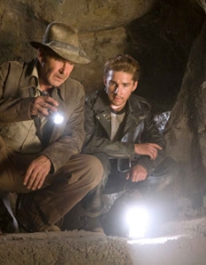  Шая Лебьоф

Филм:  Indiana Jones and The Kingdom of Crystall Scull (2008) 

Къде: Мускул  

Как:  По време на бойна сцена от филма, Шая очевидно надценява възможностите си за пластичност, вследствие на което получава мускулна травма на бедрото. 

В следващите четири месеца е задължен да посещава електронна терапия, която да стимулира крака му, но въпреки това и до днес е убеден, че си е струвало, въпреки че това е "първият му снимачен инцидент". По-късно наранява и лицето си по време на снимките на "Трансформърс", така че вече би трябвало да е свикнал...

