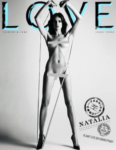 Снимка: Мерт Алaс/Маркус Пиго за Love Magazine

Кейт Мос за Love Magazine (18+) >> 