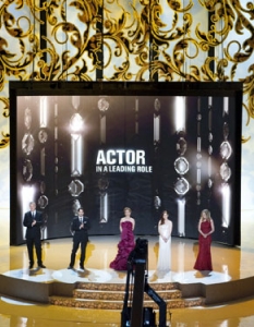 Звездна петорка - Тим Робинс, Колин Фарел, Вера Фармига, Джулиан Мур и Мишел Пфайфър 

Снимка: ©A.M.P.A.S.

A тук - кой какво спечели на Оскари 2010 >> 