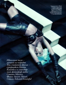Модел: Наоми Кембъл 
Издание:  Vogue Russia, април 2010 
Снимка:  Стивън Мейзъл 
Още от Наоми: 
Наоми за Love Magazine (18+) >> 
Клаудия, Ева и Наоми за D&G >> 
Още от Стивън Мейзъл: 
Звездите през погледа на Стивън Мейзъл >> 