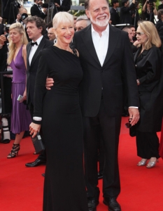 В кадър:  Хелън Мирън със съпруга си Тейлър Хакфорд 
Събитие: Откриване на фестивала в Кан