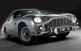 Джеймс Бонд продава култовия Aston Martin DB5! За справка...