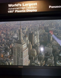 Най-внушителната плазма


А знаете ли кой е най-големият плазмен телевизор в света?! Това е 150-инчов Panasonic, който е създаден по технологията PDP и поддържа разделителна способност от 4096х2160 пиксела. Възпроизвежда филмите не само с FULL HD, но дори и тези, заснети в 3D формат. 


