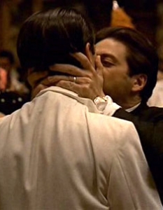 Кръстникът II (The Godfather II)
Е, това изпълнение може и да е много далеч от всякакви претенции за романтика, но за сметка на това е сред най-култовите сцени в киното.
Наричаме я "целувката на смъртта" - тази, с която Майкъл Корлеоне запечатва съдбата на Фредо, а талантът на Ал Пачино блести ярко на фона на може би най-легендарната класика в мафиотския жанр - "Кръстникът". 
Конкретно, въпросната целувка е от втората част, макар никак да не ни се иска да разделяме филма на епизоди, той просто трябва да се гледа на един дъх... You broke not only his Heart, Fredo - и ние все още събираме парченцата от нашето.