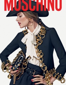 Алесандра Амброзио за Moschino - 1