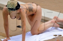 Папараци: Lady GaGa без грим и костюми на басейн в Тексас