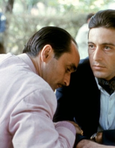   "Кръстникът II" (The Godfather II) 


Eдва ли някой би могъл да отрече блестящото изпълнение на Марлон Брандо в първата част от легендарната за жанра сага "Кръстникът", но като цяло продължението разкрива далеч по-детайлно мащабната криминална империя на фамилия Корлеоне. 

Освен че представя историята на двете поколения, стоящи в основата й, лентата слага началото и на един от най-знаменитите актьорски тандеми в киното - Ал Пачино и Робърт де Ниро (макар и без съвместни сцени). 

Сцената с "целувката на смъртта", с която Майкъл белязва собствения си брат остава сред най-внушителните в киното и до днес, а режисурата на Копола, за която той е отличен с Оскар (от общо шестте за филма) вдига летвата толкова високо, че единственият, който някога въобще се е приближавал до класата му, е гениалният Скорсезе. 

Всъщност, ако можем да обобщим нещо за "Кръстникът II", то е едно-единствено - урок за начинаещи как една велика история се превръща във велик филм, реализирана от съответните велики имена.






Автор:  Митко Попов, popov@avtora.com
