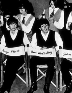 No.6 - Първата банда Джон Ленън сформира първата си банда "Quarrymen" в училищната съблекалня.
