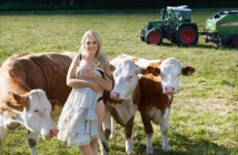 Селски моми в еротичен календар на баварските фермери (2010)