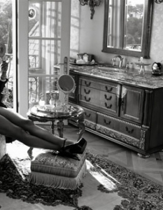 Сесия:  There is Only One Naomi
Снимка:  Art, Fashion & Photography 
Автор:  Стивън Мейзъл
Модел:  Наоми Кембъл 
Издание:  Vogue Italy 