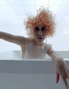  Lady GaGa - Bad Romance


Доскоро скандалната Lady GaGa, чийто прякор спокойно може да е "повелителката на рекордите", държеше първото място в класацията за най-гледан единичен клип с видеото към Bad Romance. Сега обаче, тя трябва да се задоволи с постижението, че гледанията на всичките й клипове в YouTube надвишават цифрата от един милиард. 

Иначе видеото към въпросната песен е далеч по-комерсиално, ефектно и ексцентрично като визия в сравнение с Baby на Бийбър, като е дело на режисьора Франсис Лоурънс. 


За незапознатите, това е същото име, което дебютира с хорър трилъра "Константин", а по-късно работи и за звезди като Бритни Спиърс, Джъстин Тимбърлейк, Уитни Хюстън, Джей Зи и много др. В тандем с Lady GaGa обаче, спокойно можем да твърдим, че буквално твори история в света на шоубизнеса.


Брой гледания:    298, 4 млн.  





