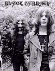 Black Sabbath Когато Ози, Гийзър, Томи и Бил се събрали да свирят, били толкова стреснати от резултата, че чак те самите се изплашили. Останалото е история.  Най-тежките рифове, най-бесните барабани и гласчето на дядо ви Ози Озбърн, който кара и най-лудия фен да настръхне. Освен това последният е отхапал главите на не един гълъб и прилеп...  Само кавърите на техни парчета от световноизвестни банди са напълно достатъчни за едно метъл парти. Най-важното е, че могат да се слушат и до днес, само ви трябва пиене, подходящи субстанции и гробище наблизо. Легенди!