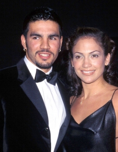 2010 година не бе лесна и за Дженифър Лопес (Jennifer Lopez), която се впусна в съдебна битка с бившия си съпруг Оджани Ноа (Ojani Noa), публикувал в интернет домашно секс видео от тяхна почивка в Куба през 1997 г. За щастие на латино дивата, тя бързо успя да си осигури съдебна заповед, забраняваща разпространението му. По време на делото, Ноа, който бе обвинен от Лопес, че се опитва да разруши кариерата й от самата им раздяла, дори повдигна въпрос за сексуалната ориентация на певицата, заявявайки, че тя всъщност е бисексуална.