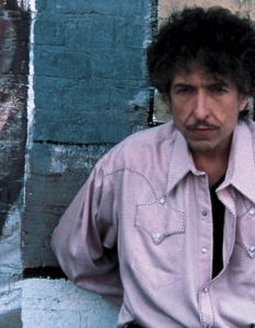 Американската рок легенда Боб Дилън пристигна с някои от най-добрите световни инструменталисти и изнесе концерт на 3 юни в зала 1 на НДК, където прозвучаха класики като Shooting star, A Hard Rain