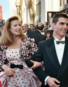 Том Круз (Tom Cruise) е бил женен три пъти. Първият му брак – с актрисата Мими Роджърс (Mimi Rogers) трае 3 години, вторият – с Никол Кидман (Nicol Kidman) цели 11, а от 2006 година е щастлив с колежката си Кейти Холмс (Katie Holmes). 
 