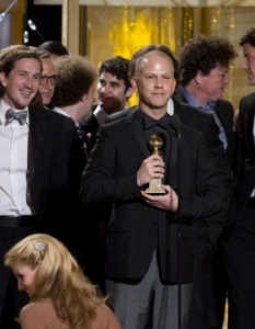 Продуцентът Райън Мърфи (Ryan Muprhy) приема "Златен глобус" за Best TV Series - Musical or Comedy за сериала на Fox - Glee.