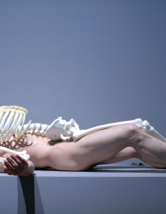 Марина Абрамович представя: Nude with Skeleton.