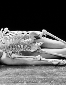 
Марина Абрамович представя: Nude with Skeleton.
