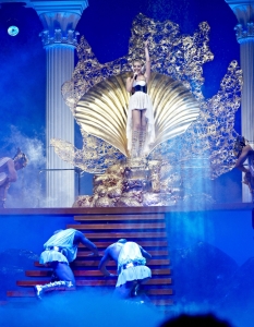 Aphrodite Les Folies Tour на Кайли Миноуг - 3