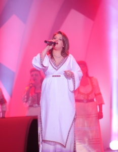 Елмира Костова изпълнява "Моме Хубава" по време на финала на "Българската песен на Евровизия 2011" на 23 февруари в зала 1 на НДК.