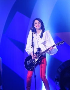 Mona изпълнява Teen Life по време на финала на "Българската песен на Евровизия 2011" на 23 февруари в зала 1 на НДК.