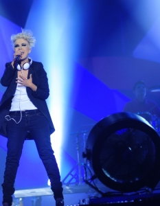 Поли Генова изпълнява песента победител "На Инат" в "Българската песен на Евровизия 2011" - финала на 23 февруари в зала 1 на НДК.