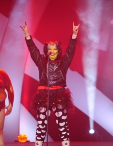 Милена Славова изпълнява Fire In My Hair по време на финала на "Българската песен на Евровизия 2011" на 23 февруари в зала 1 на НДК.