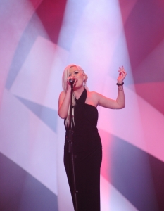 Пламена изпълнява "Без Теб" по време на финала "Българската песен на Евровизия 2011" на 23 февруари в зала 1 на НДК.