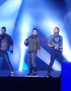 Група 032 изпълнява песента On Air по време на финала на "Българската песен на Евровизия 2011" на 23 февруари в зала 1 на НДК.
