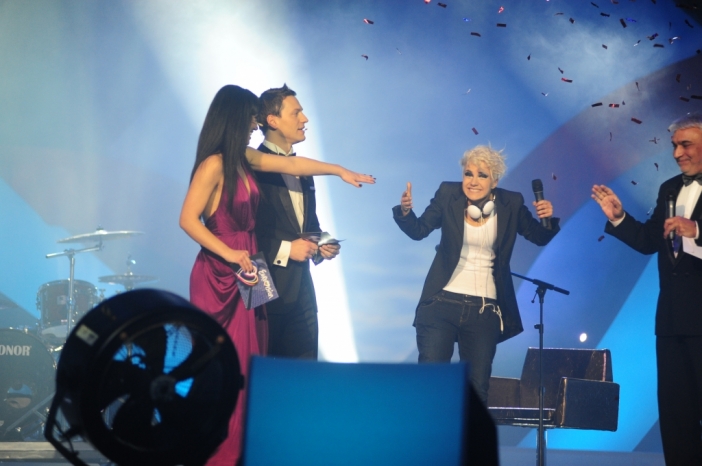 Поли Генова с песента "На инат" е избрана за представител на България на финала на международния конкурс "Евровизия 2011" през май в Дюселдорф, Германия.
