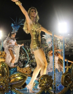 Жизел Бюндхен на карнавала в Рио де Жанейро - 6