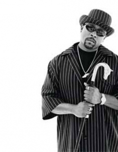 21 Questions е парче, в което и Nate Dogg, и 50 Cent се различават от генгста персонажите си. Инструменталът е дело на Dirty Swift от хип-хоп продуцентското дуо Midi Mafia. Nate Dogg е известен с многото си хитови колаборации, но със своя номер 1 в чарта за сингли на САЩ - Billboard Hot 100, 21 Questions става най-комерсиалната му.