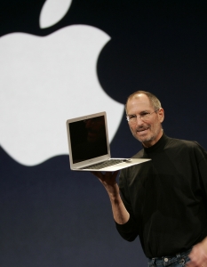 8. Основаната в Купертино, Калифорния Apple Inc (29,5 милиарда долара) има уникална репутация в технологичната индустрия. Списание Fortune определи компанията като най-уважаваната в САЩ през 2008 година, както и в света - през 2008, 2009 и 2010 година. Apple е обект и на критики заради неетични бизнес практики, включващи договорите на работниците й и отношение към околната среда.